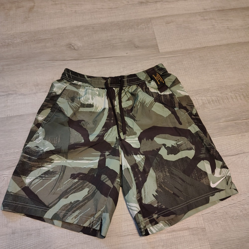 Nike Dri-FIT Cascade Brushstroke Camo Training Shorts Mens Medium Green DPM-001